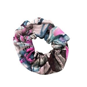 Handmade hair tie scrunchie.  Retro vibes.